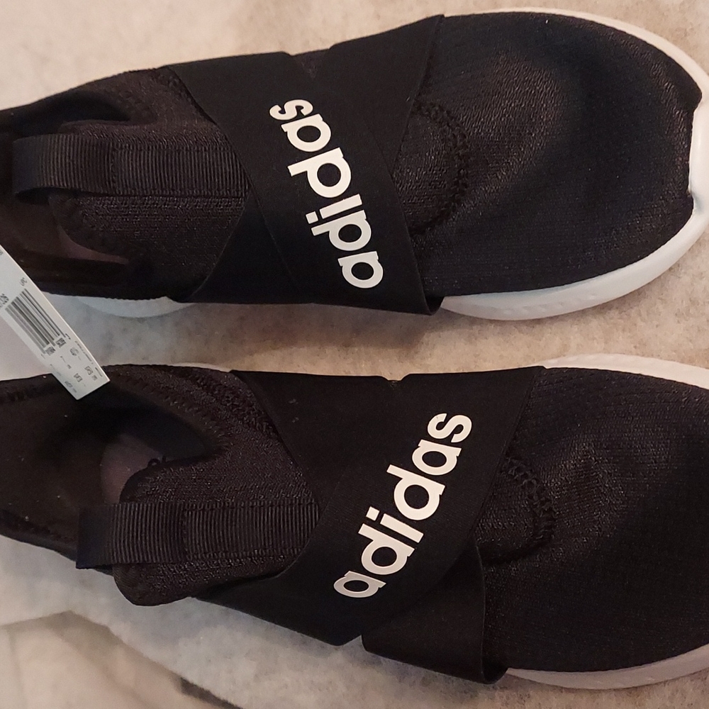 Women's Adidas shoes new size 8.5